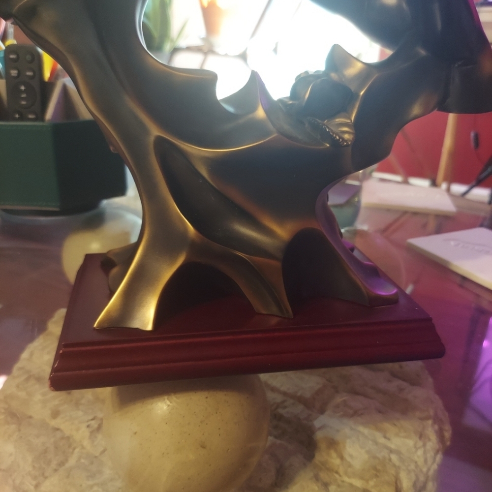 Hands Of Love Bronze Anniversary/Engagement or Wedding Gift Sculpture - Picture 7 of 11